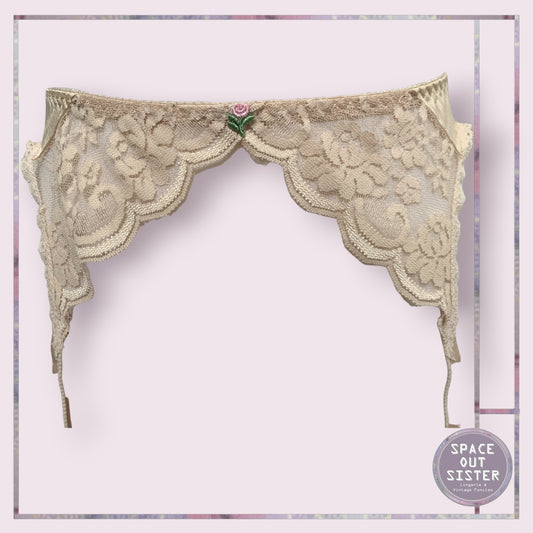 Rare ILGWU Scallop Garter Belt